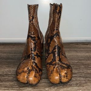 Maison Margiela Snakeskin Spilt toe Boots. 
Size 37 
Slightly Worn 
Box Included